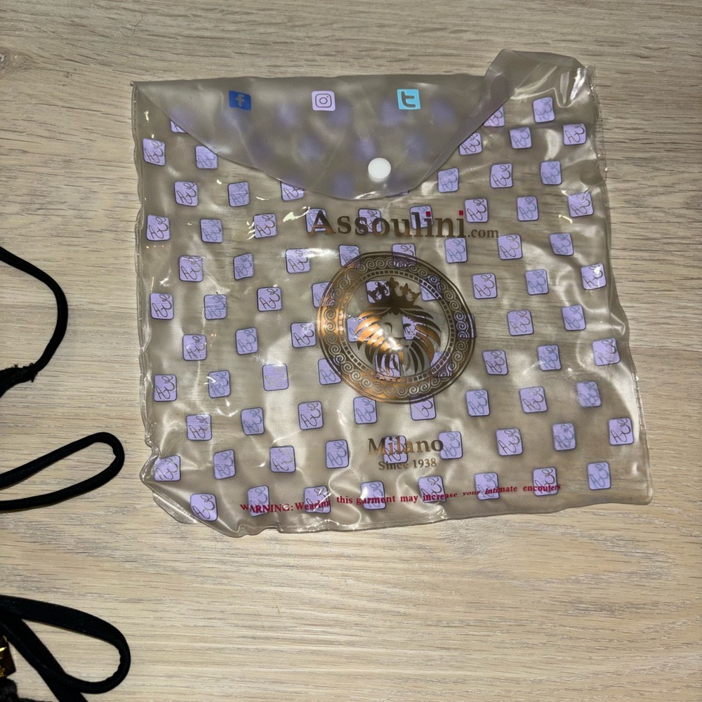 Bikini - Picture 3 of 3